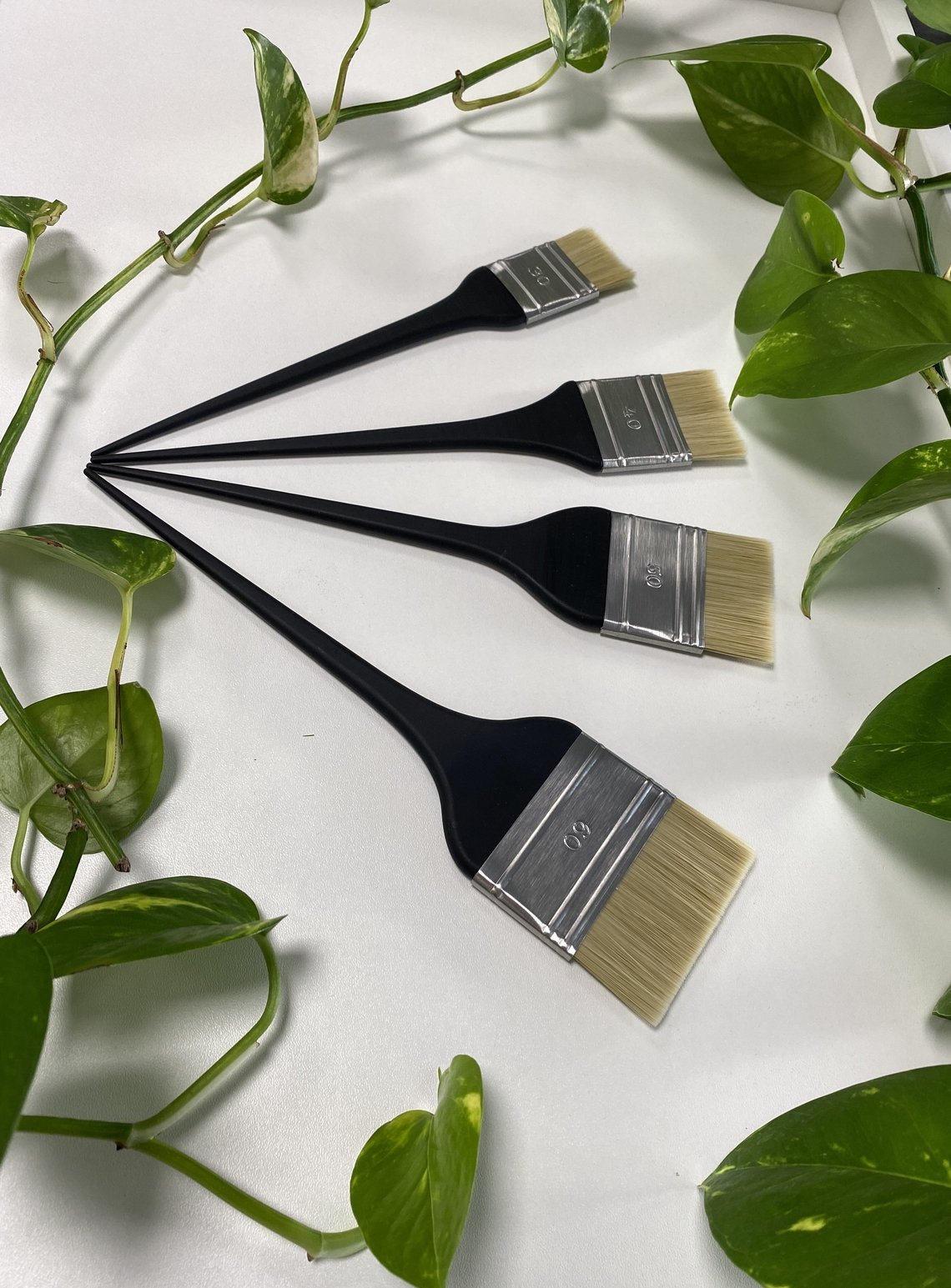 Hair dye brushes made of vegan synthetic bristle